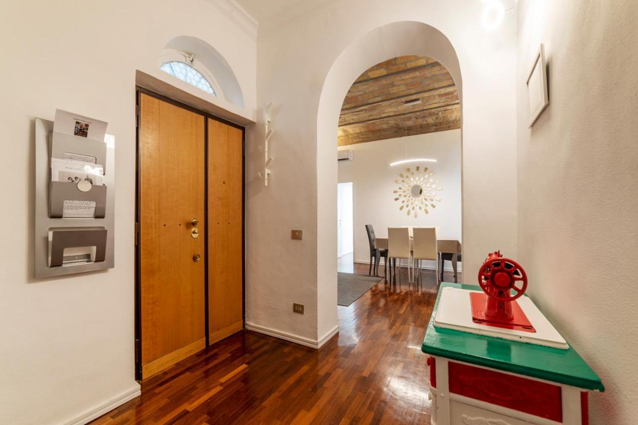 Fontana Di Trevi Design Apartment Рим Экстерьер фото